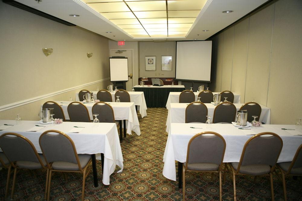 Holiday Inn Express Naperville By Ihg מראה חיצוני תמונה