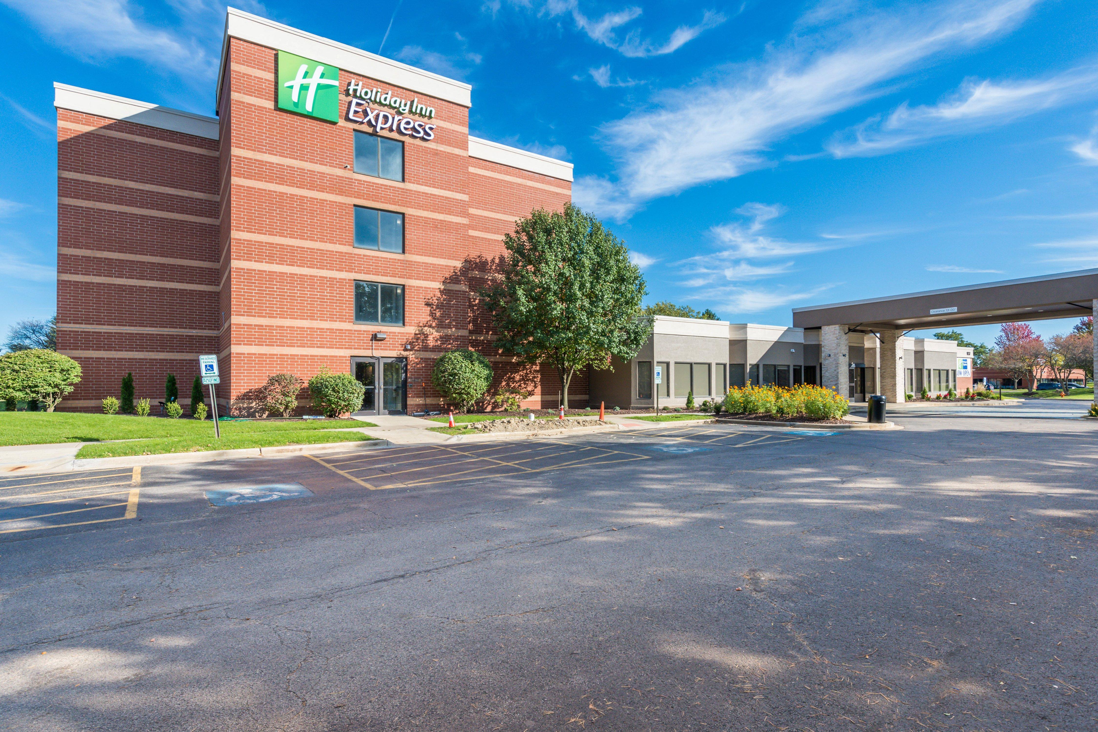 Holiday Inn Express Naperville By Ihg מראה חיצוני תמונה