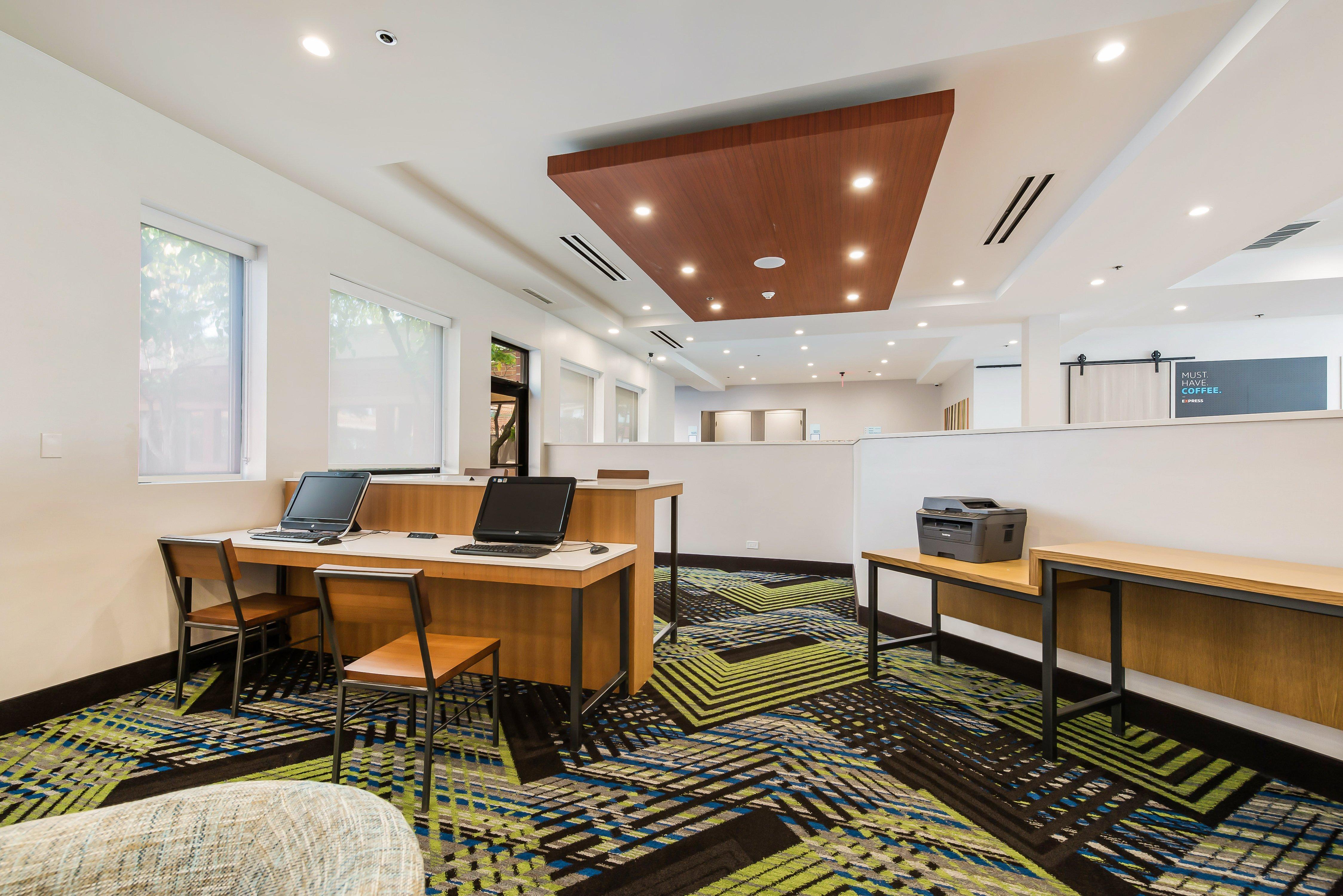 Holiday Inn Express Naperville By Ihg מראה חיצוני תמונה