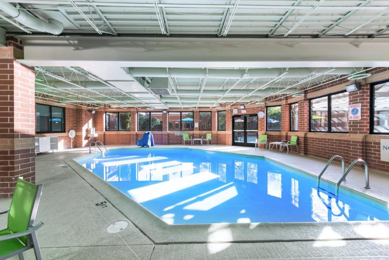Holiday Inn Express Naperville By Ihg מראה חיצוני תמונה