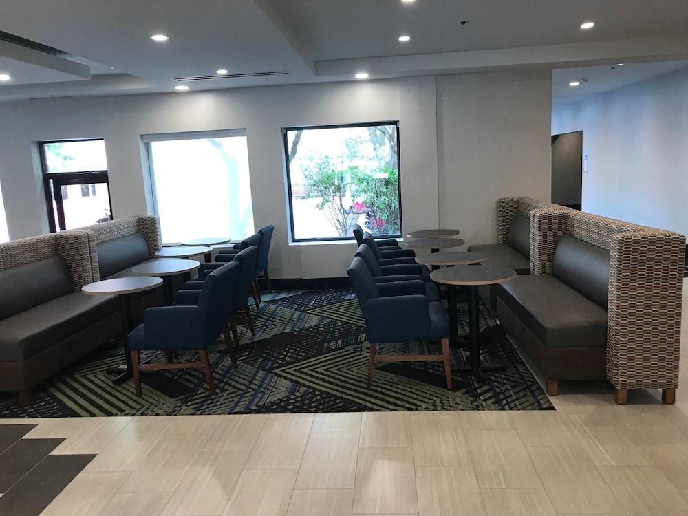 Holiday Inn Express Naperville By Ihg מראה חיצוני תמונה