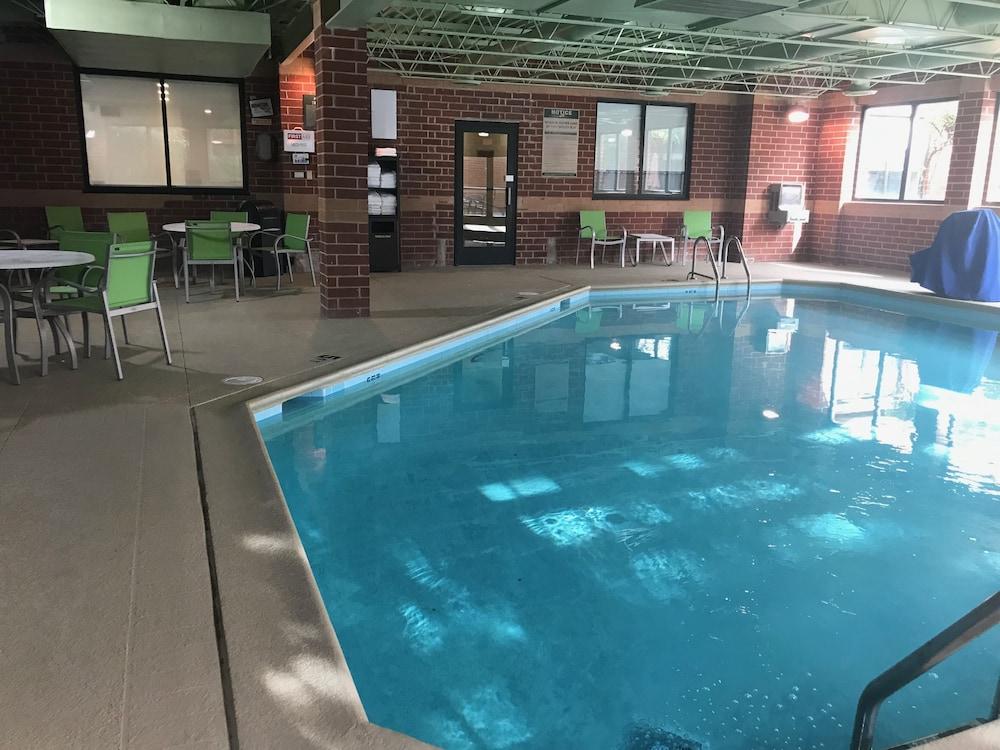 Holiday Inn Express Naperville By Ihg מראה חיצוני תמונה