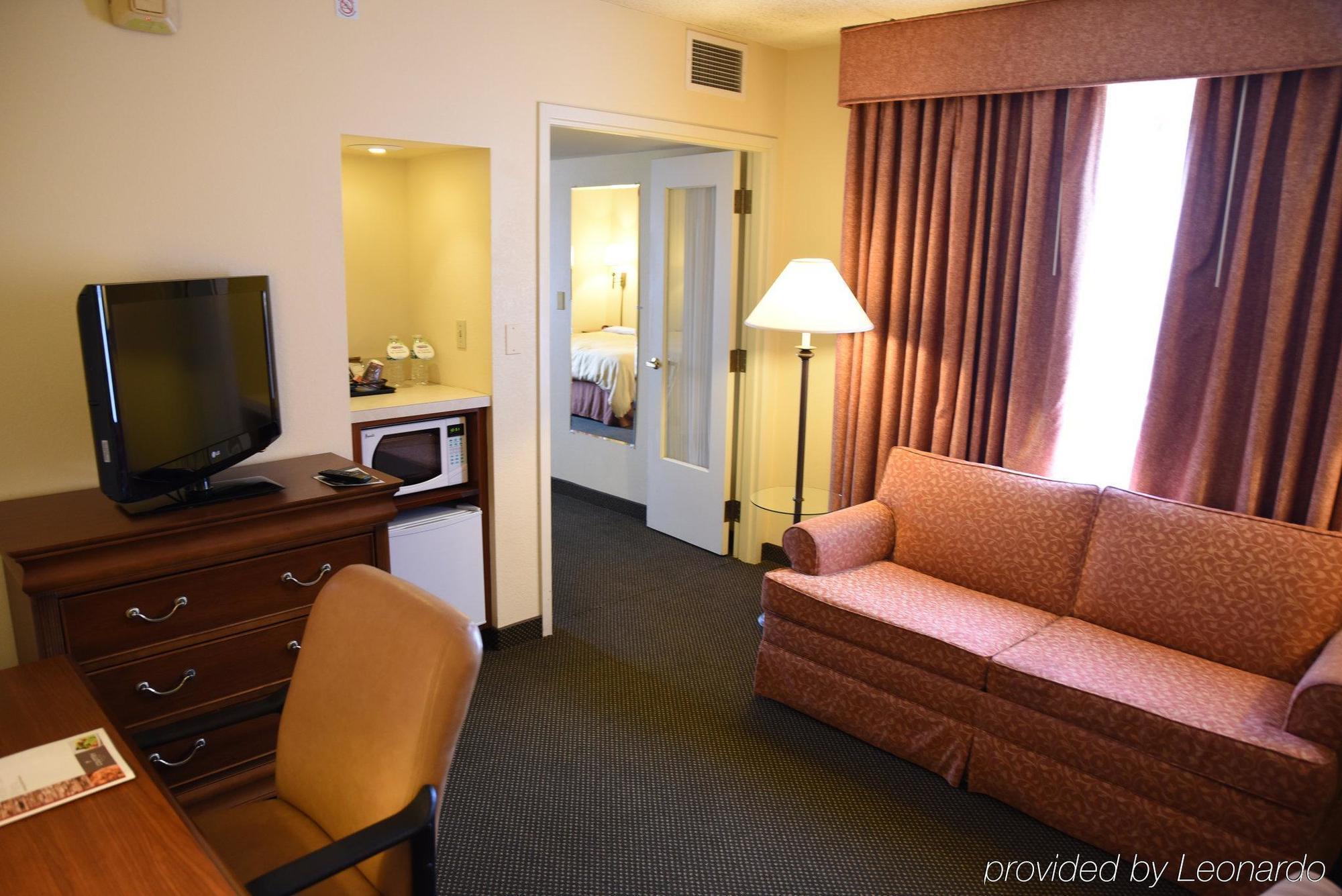 Holiday Inn Express Naperville By Ihg מראה חיצוני תמונה